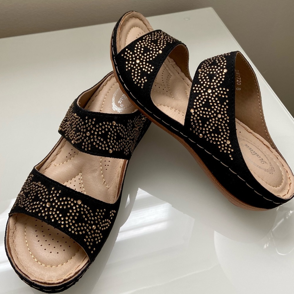 Black Rhinestone Floral Sandals, Sz 8, NIB